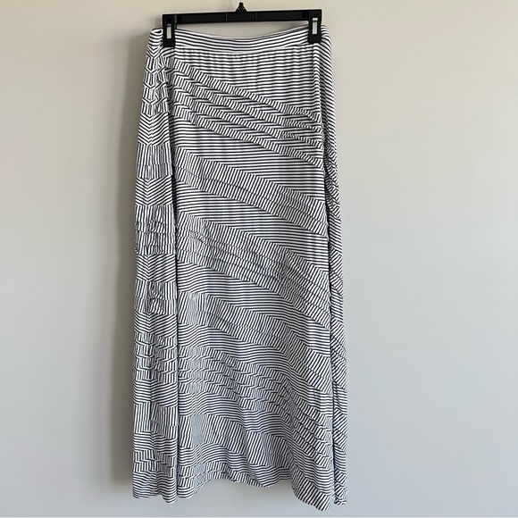 Soft Surroundings black white striped ruffle Rosemary pull on skirt size large - Picture 3 of 11